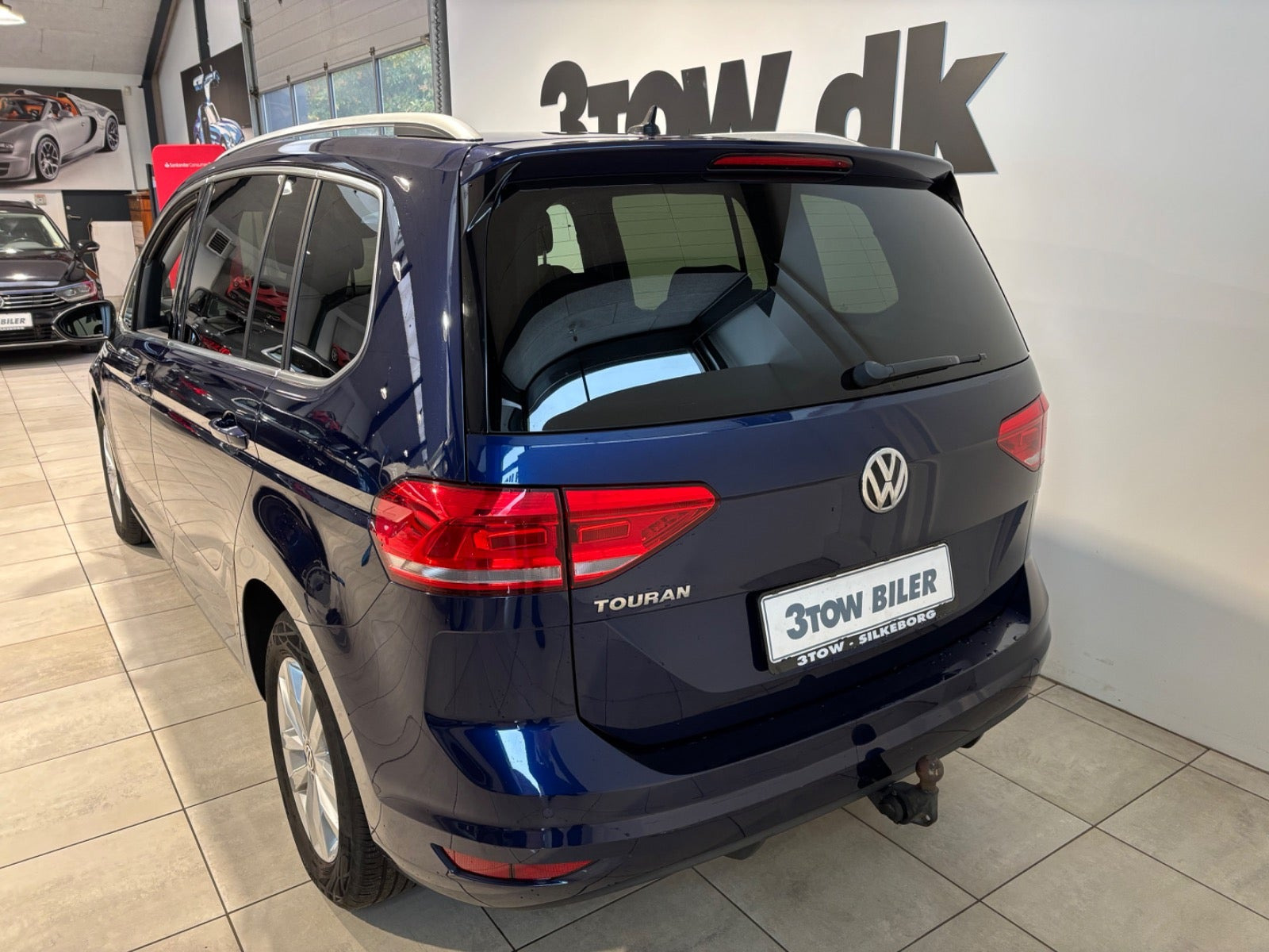 Blå VW Touran fra 2019
