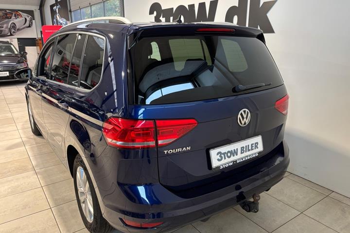 Blå VW Touran fra 2019