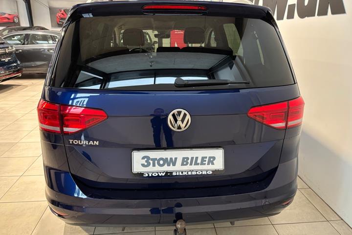 Blå VW Touran fra 2019