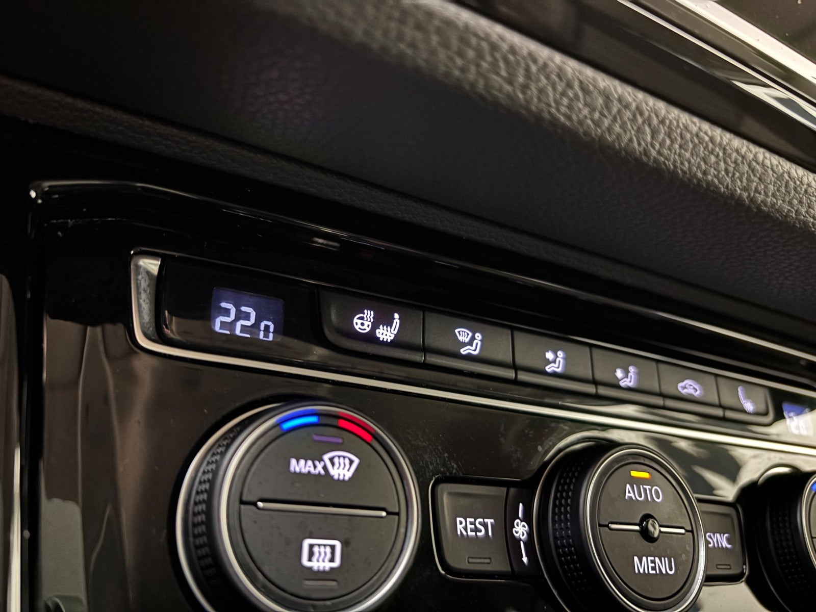Blå VW Touran fra 2019