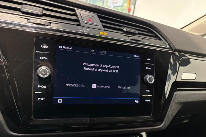 Blå VW Touran fra 2019