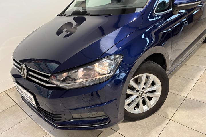 Blå VW Touran fra 2019