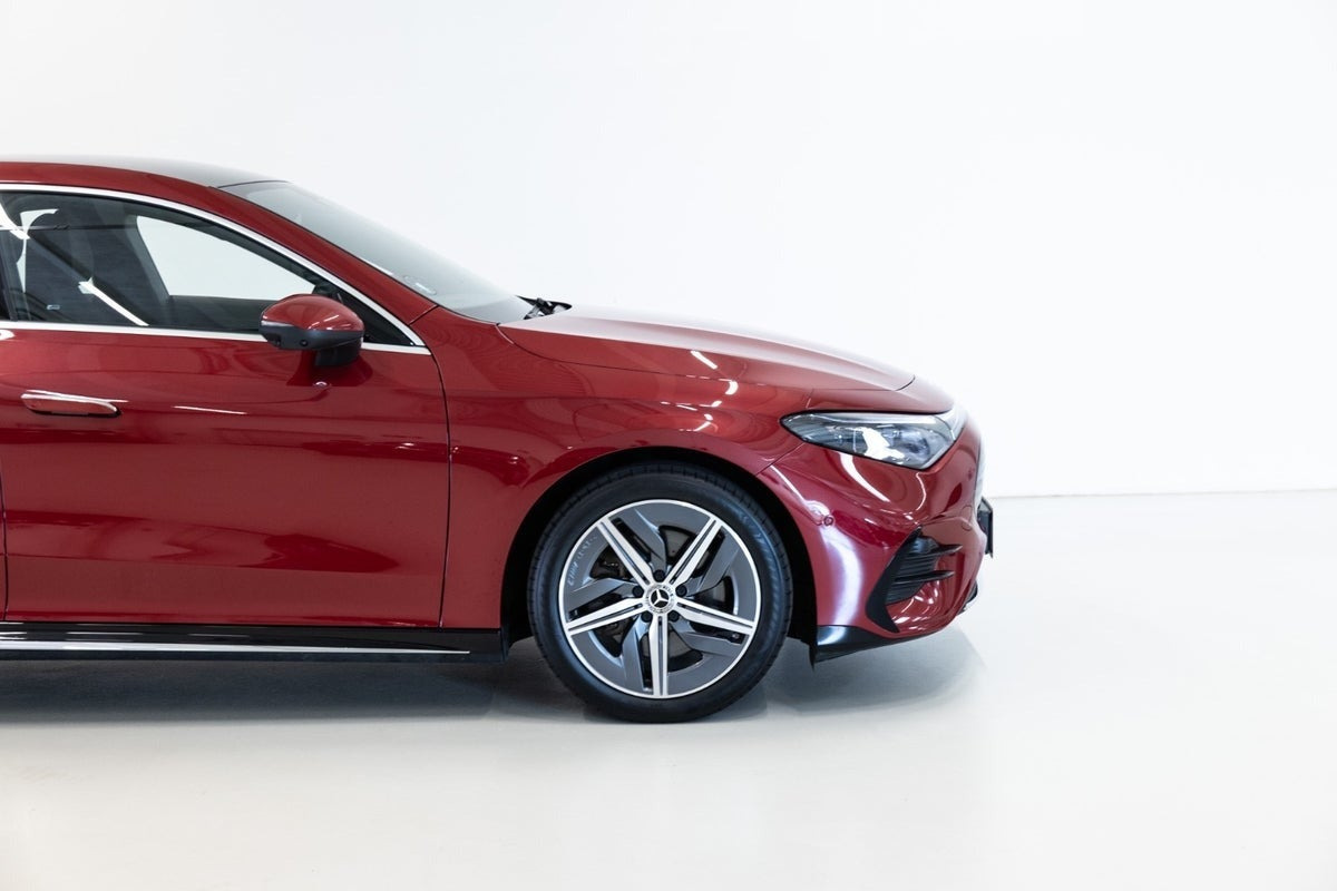 Rød Mercedes CLA250+ fra 2025