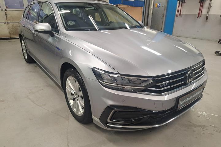 Sølv VW Passat fra 2021