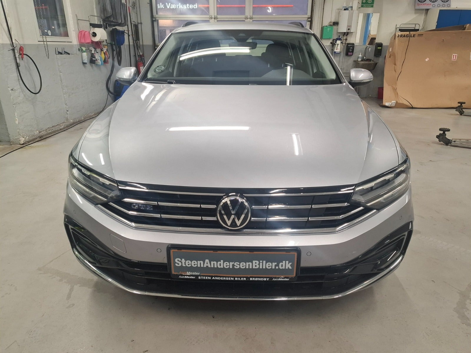 Sølv VW Passat fra 2021