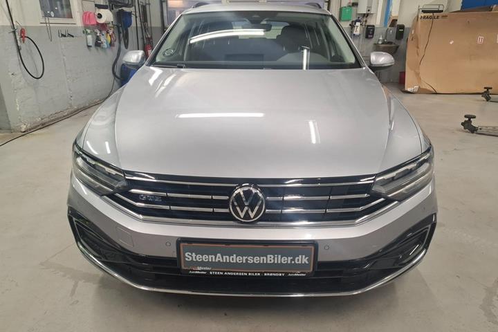 Sølv VW Passat fra 2021
