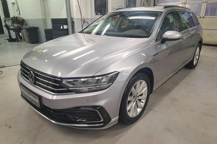 Sølv VW Passat fra 2021