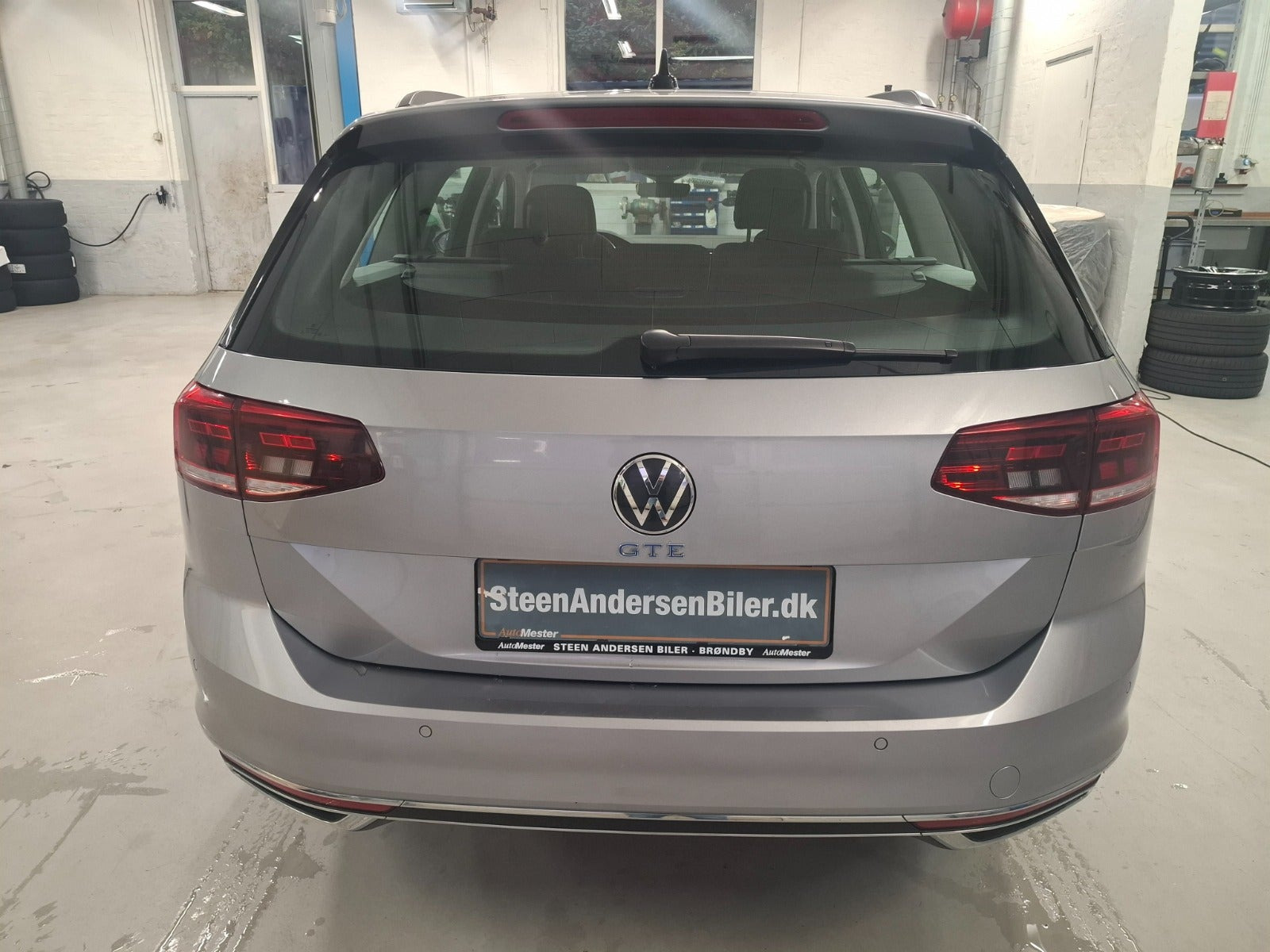 Sølv VW Passat fra 2021