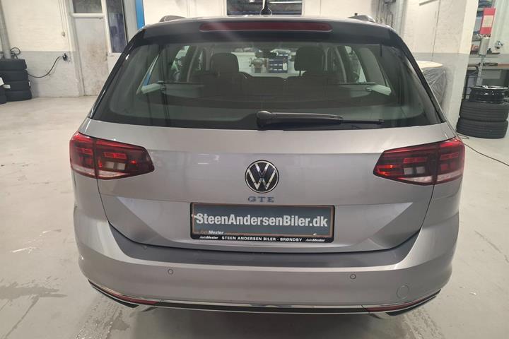 Sølv VW Passat fra 2021