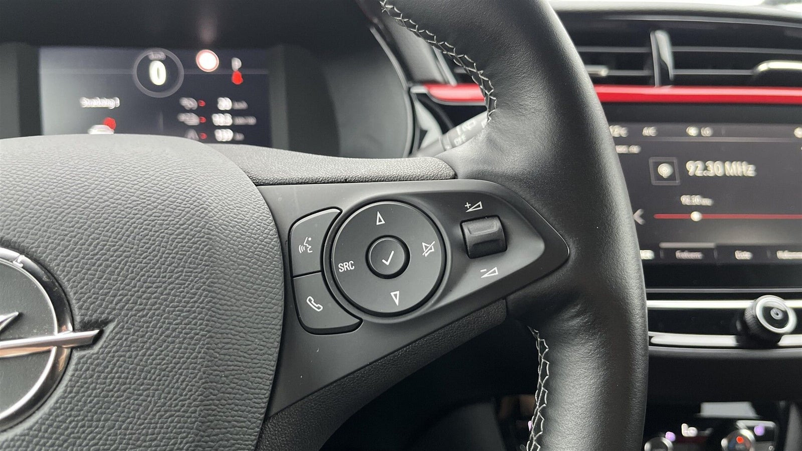 Hvid Opel Corsa-e fra 2024