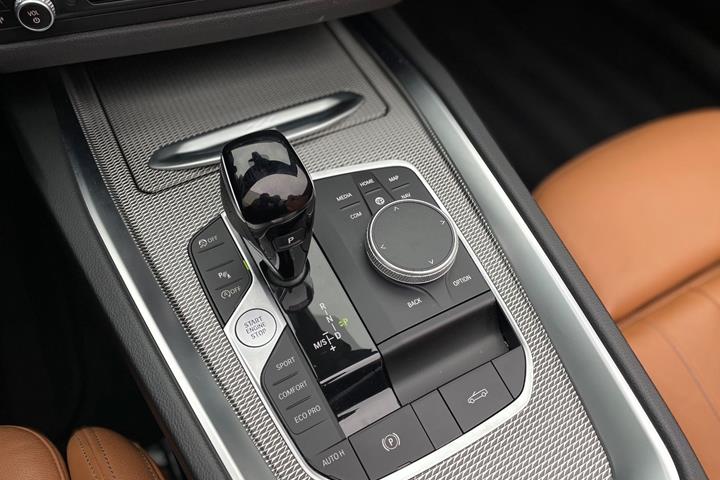 Sort BMW Z4 fra 2023