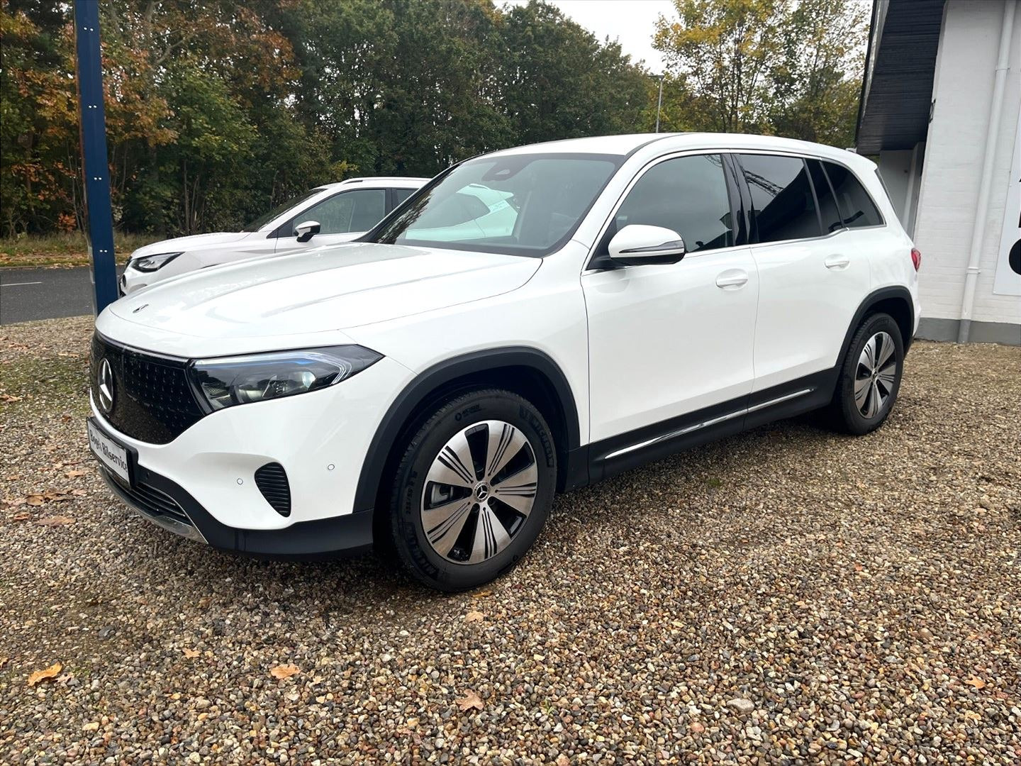 Hvid Mercedes EQB250+ fra 2025