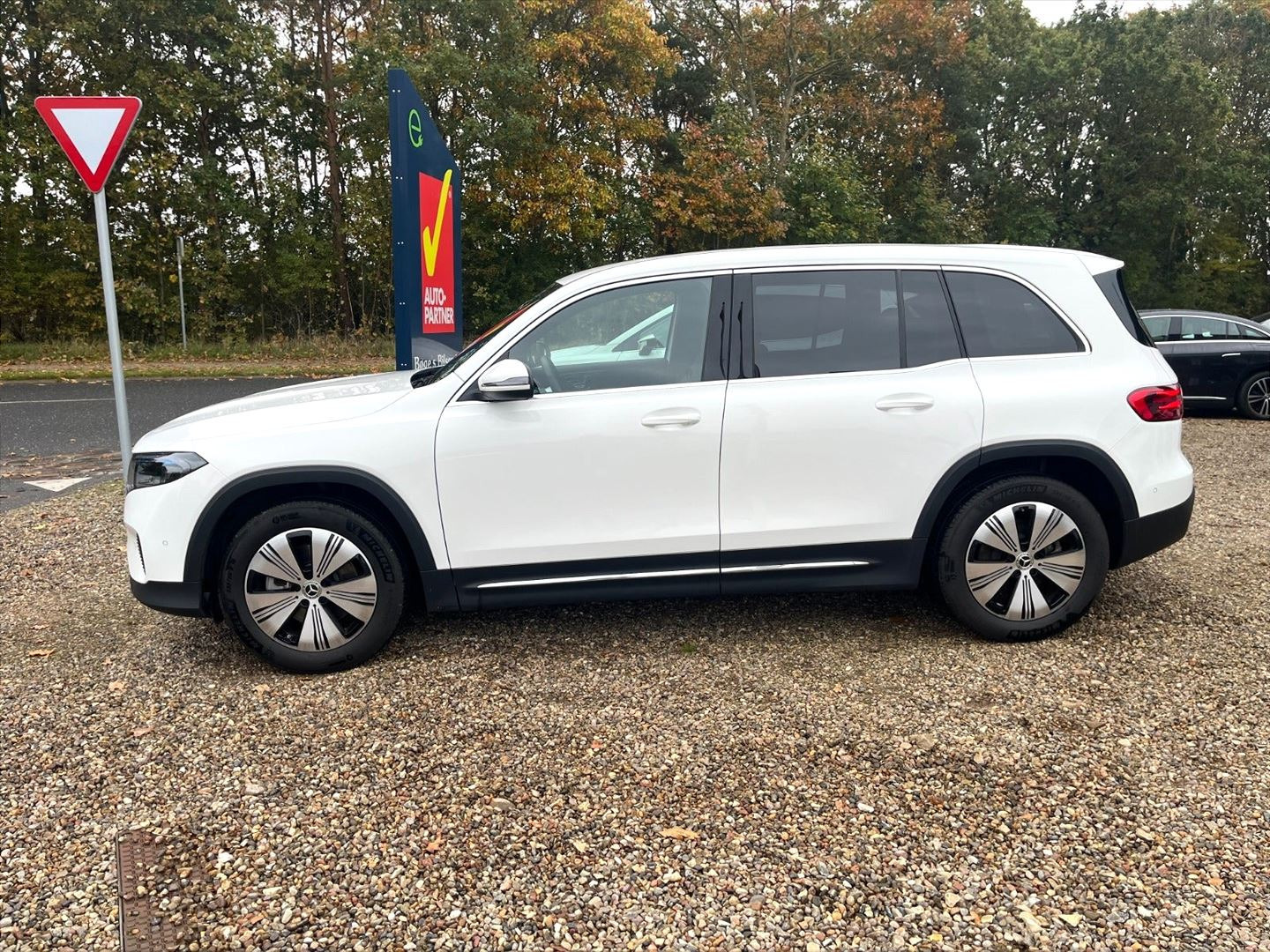 Hvid Mercedes EQB250+ fra 2025