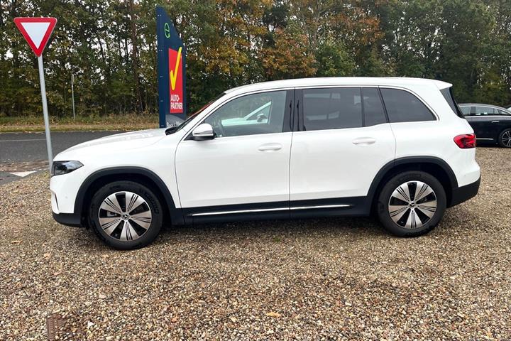 Hvid Mercedes EQB250+ fra 2025
