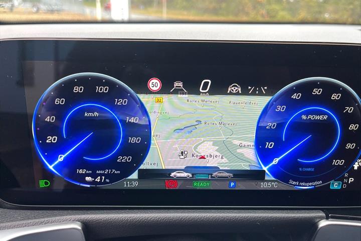 Hvid Mercedes EQB250+ fra 2025