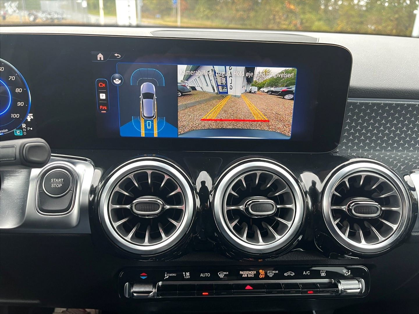 Hvid Mercedes EQB250+ fra 2025
