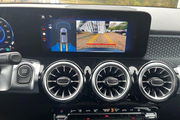 Hvid Mercedes EQB250+ fra 2025