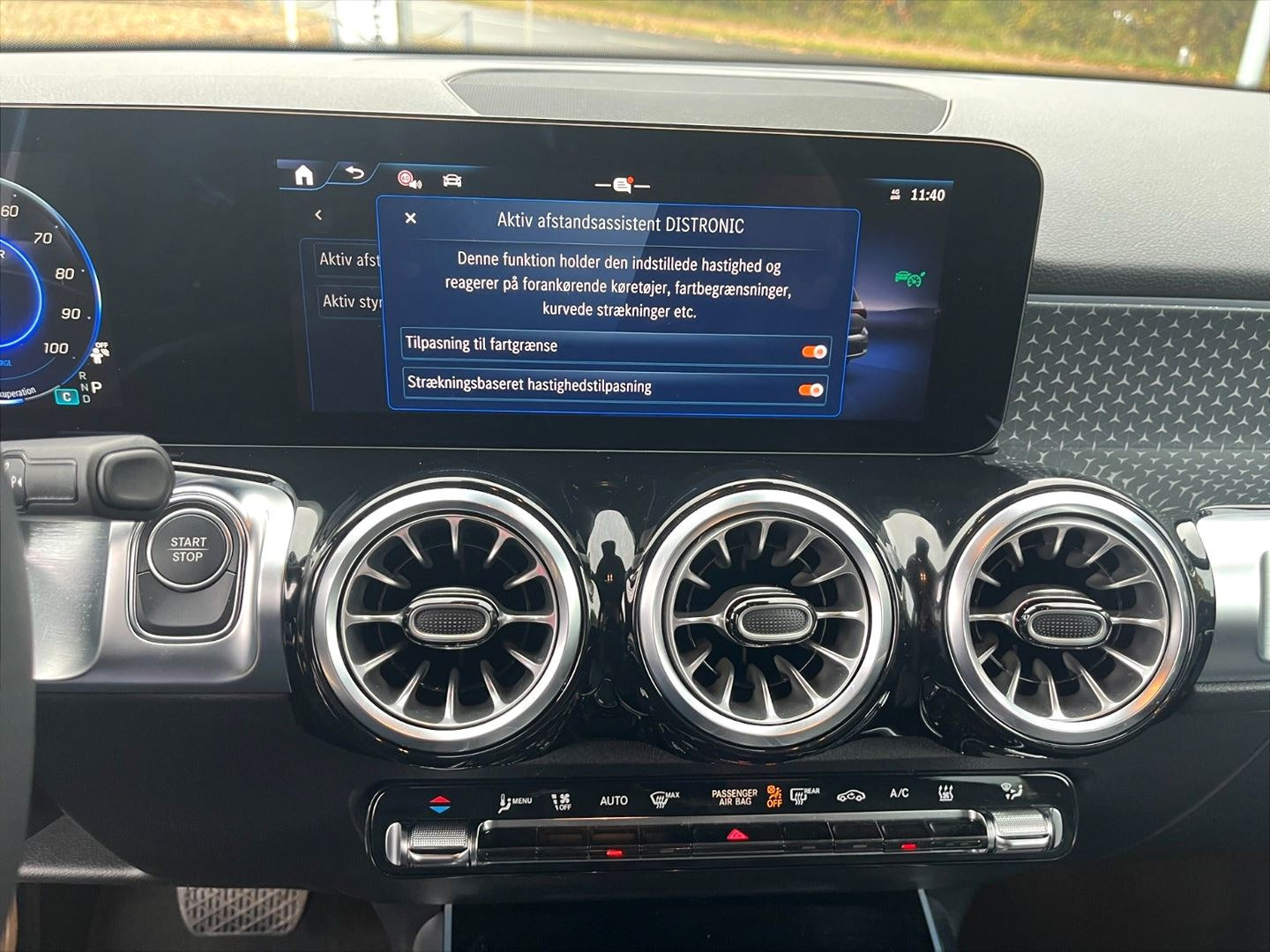 Hvid Mercedes EQB250+ fra 2025