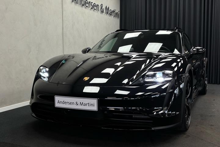Sort Porsche Taycan fra 2023