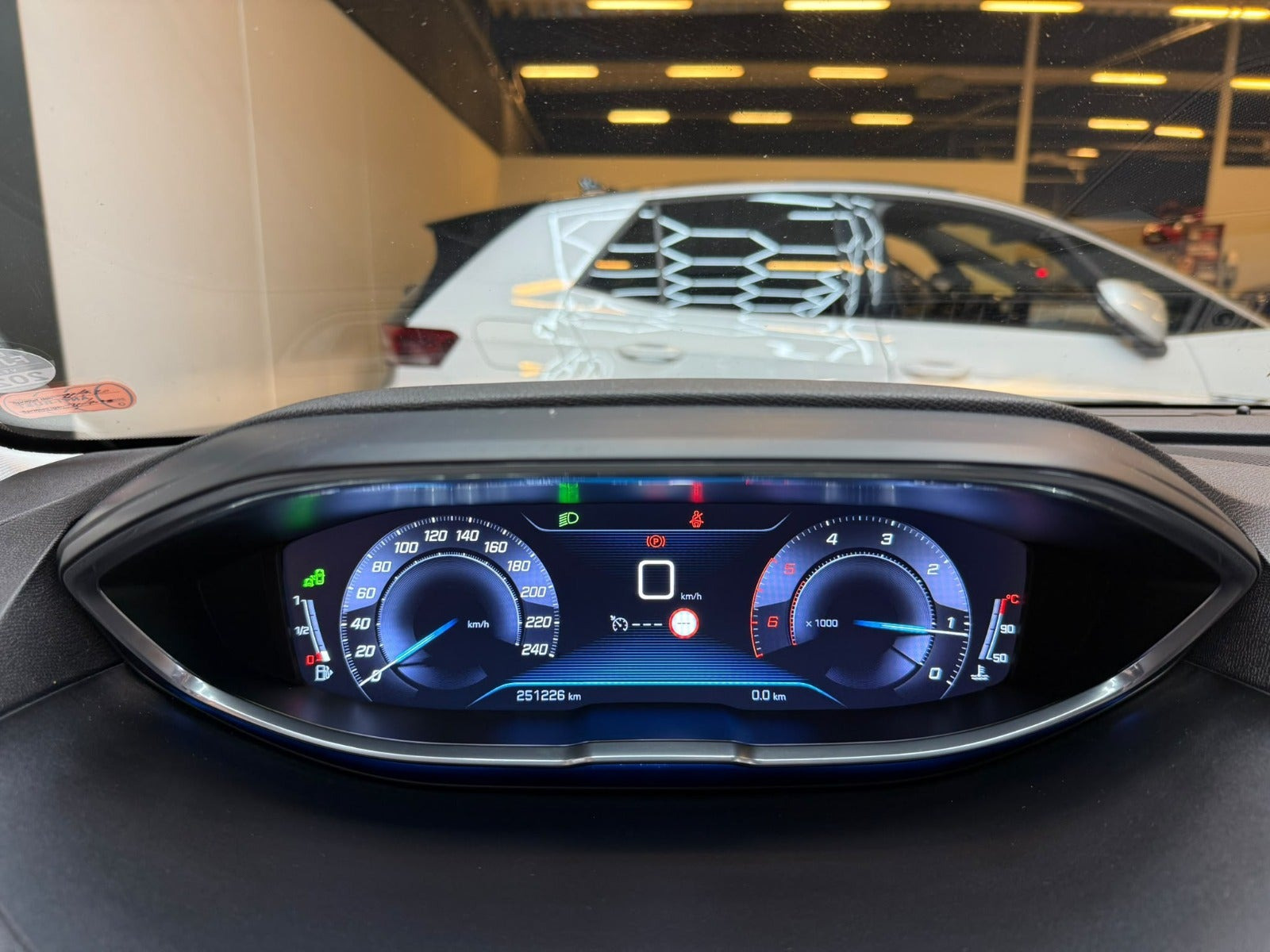 Sort Peugeot 3008 fra 2017