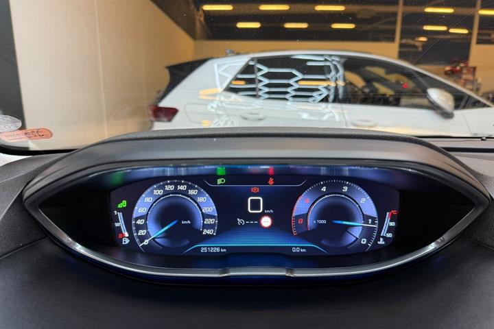 Sort Peugeot 3008 fra 2017