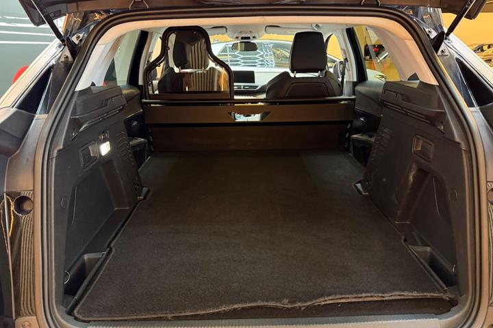 Sort Peugeot 3008 fra 2017