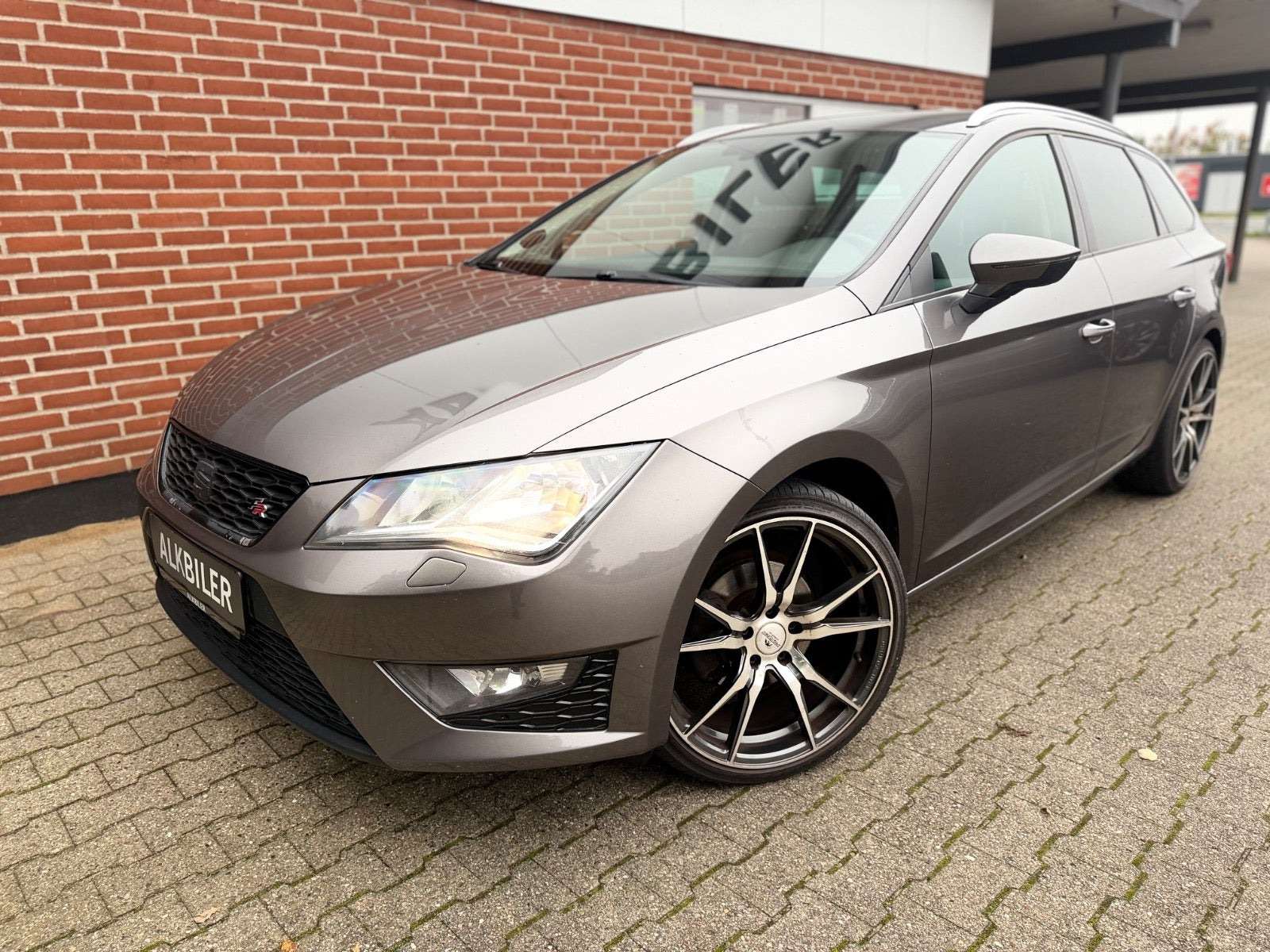 Beige Seat Leon fra 2016
