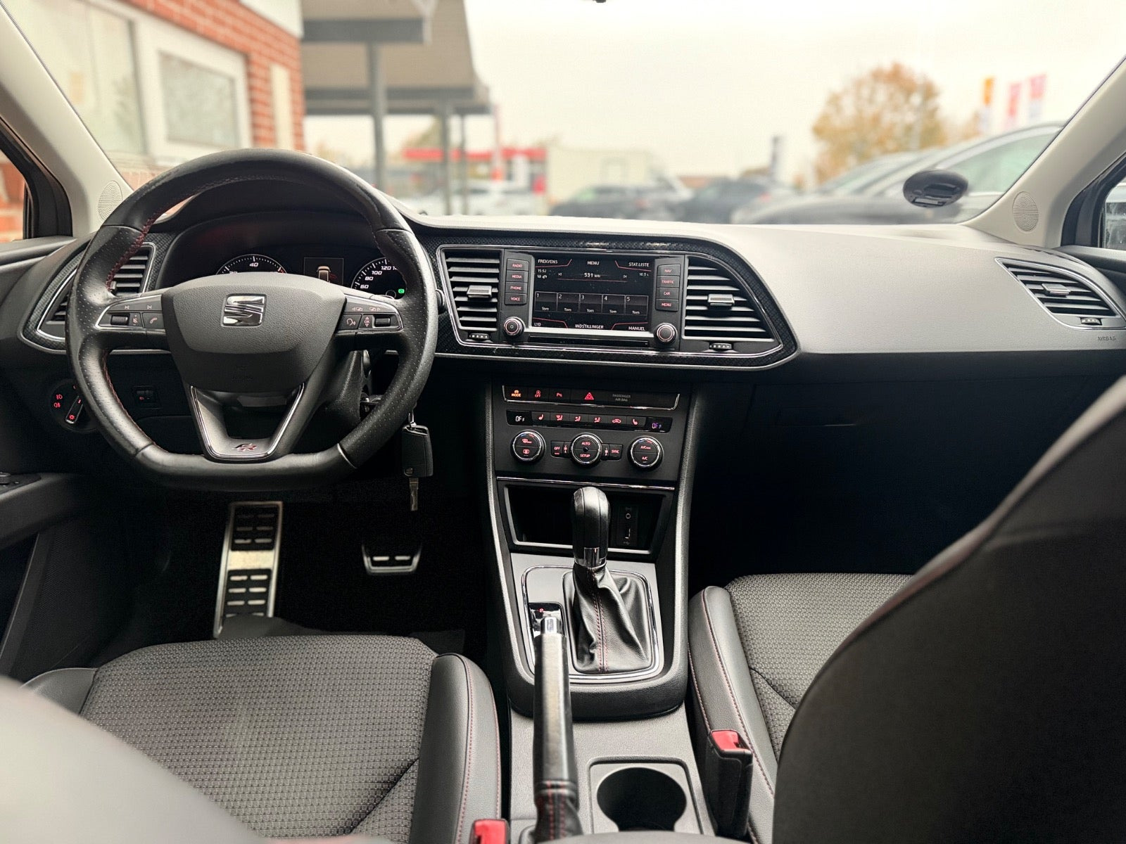 Beige Seat Leon fra 2016