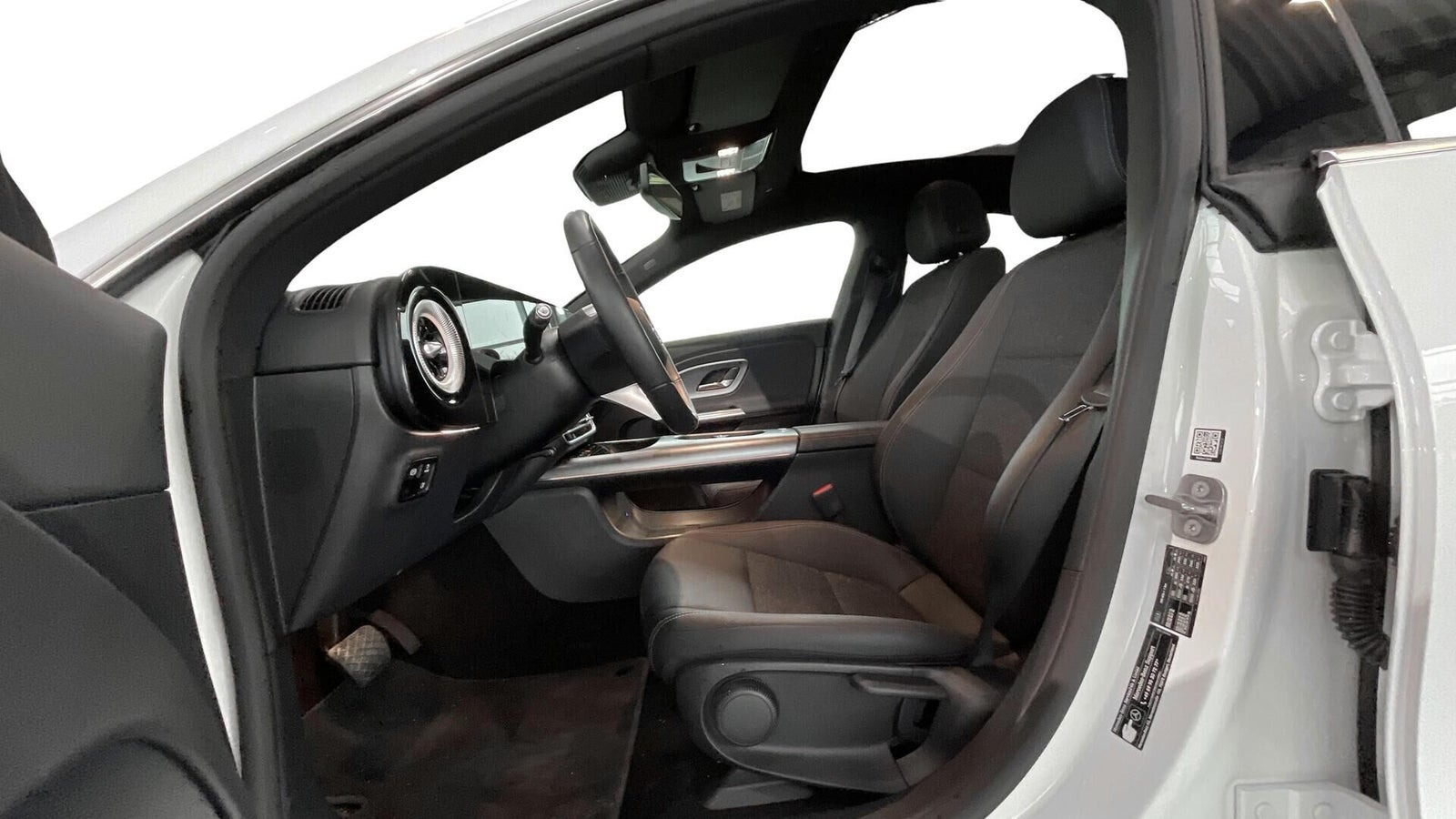 Hvid Mercedes CLA250+ fra 2025