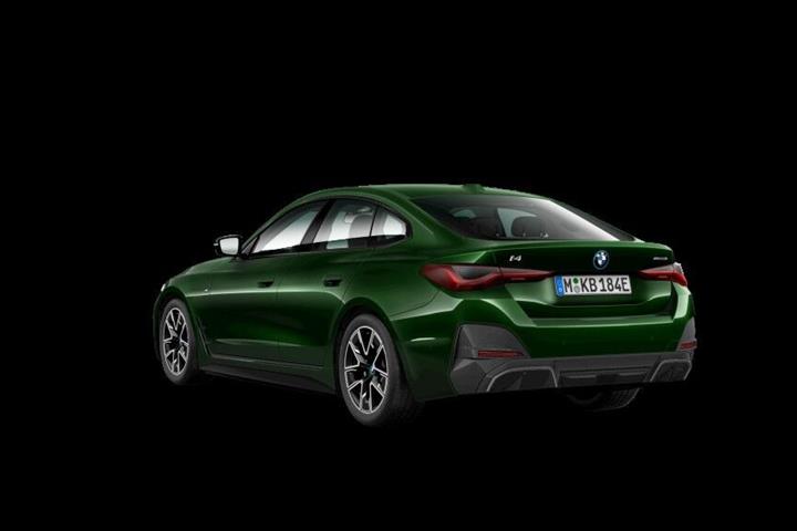 Grøn BMW i4 fra 2023