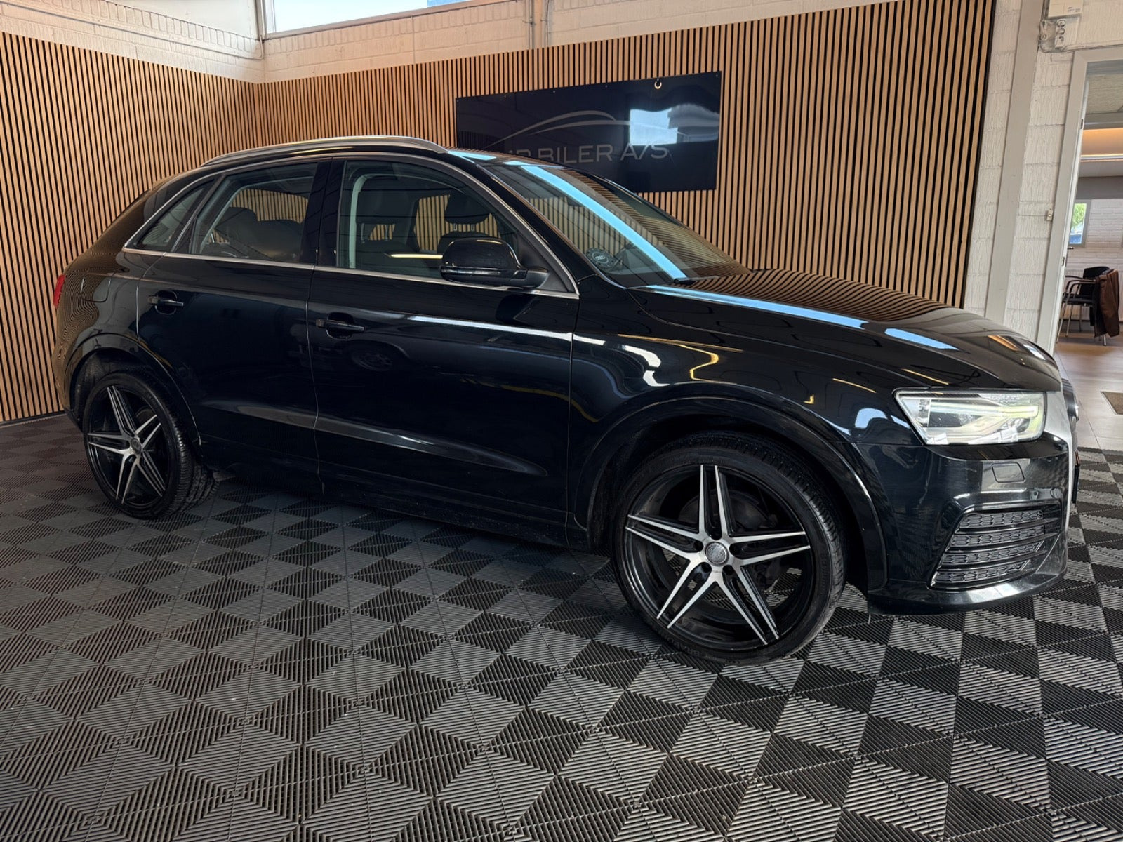 Sort Audi Q3 fra 2017