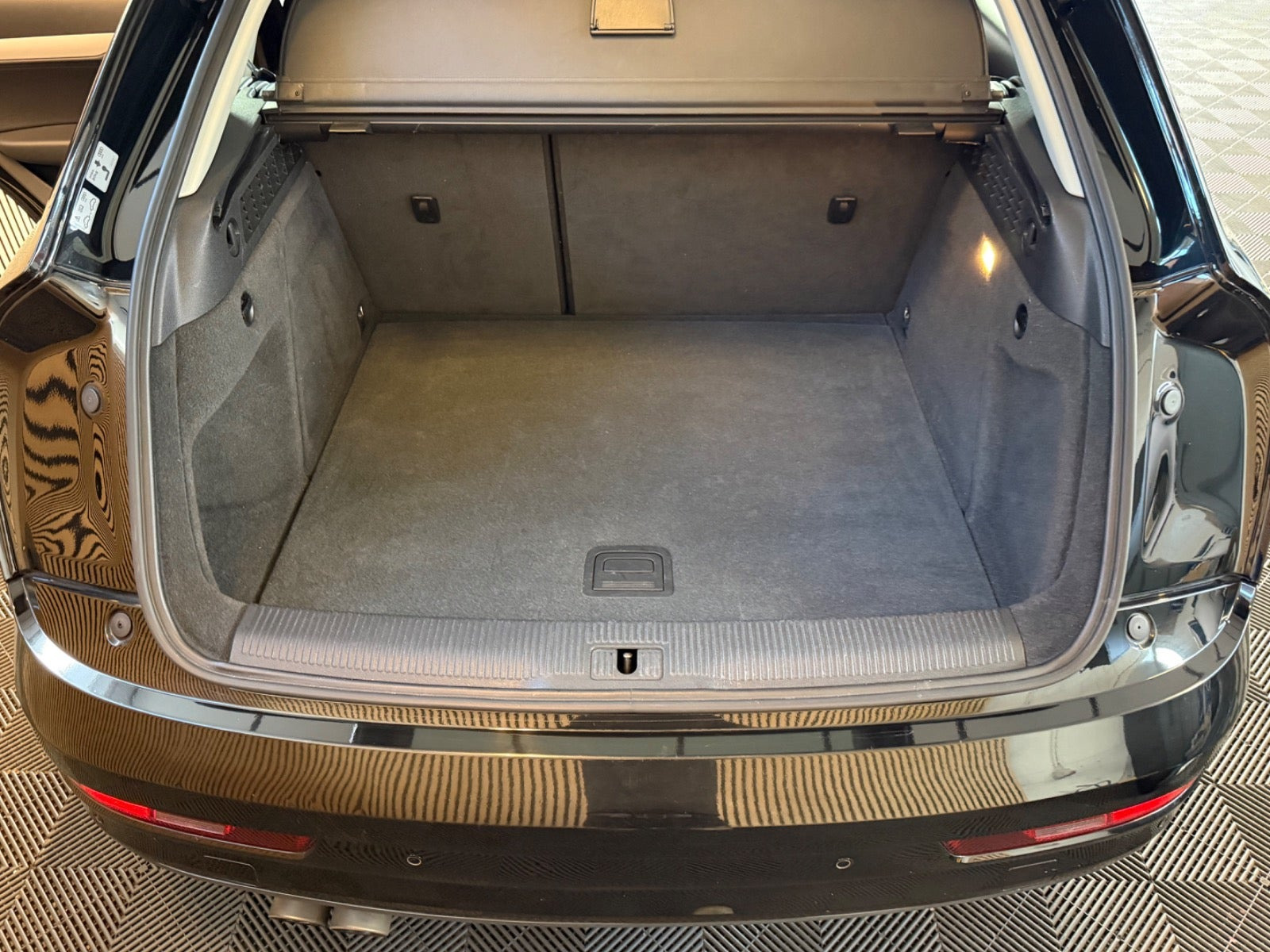 Sort Audi Q3 fra 2017