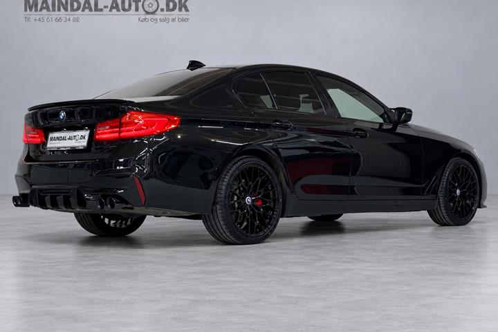 Rød BMW 520d fra 2017