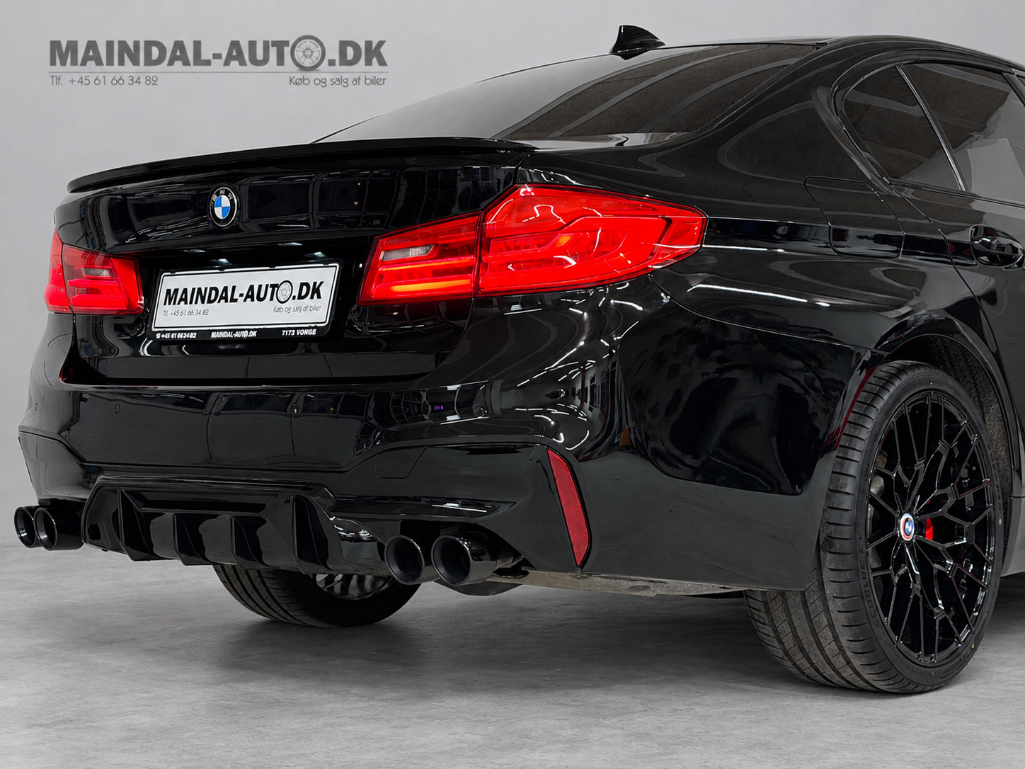 Rød BMW 520d fra 2017
