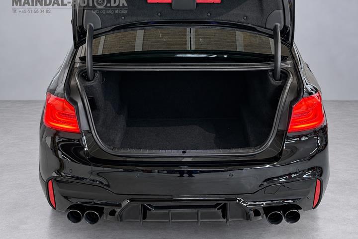 Rød BMW 520d fra 2017