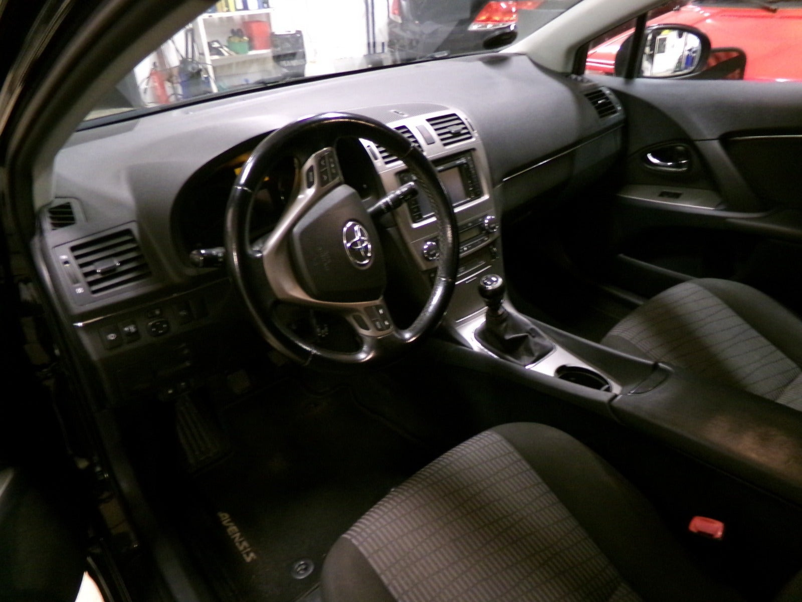 undefined Toyota Avensis fra 2012