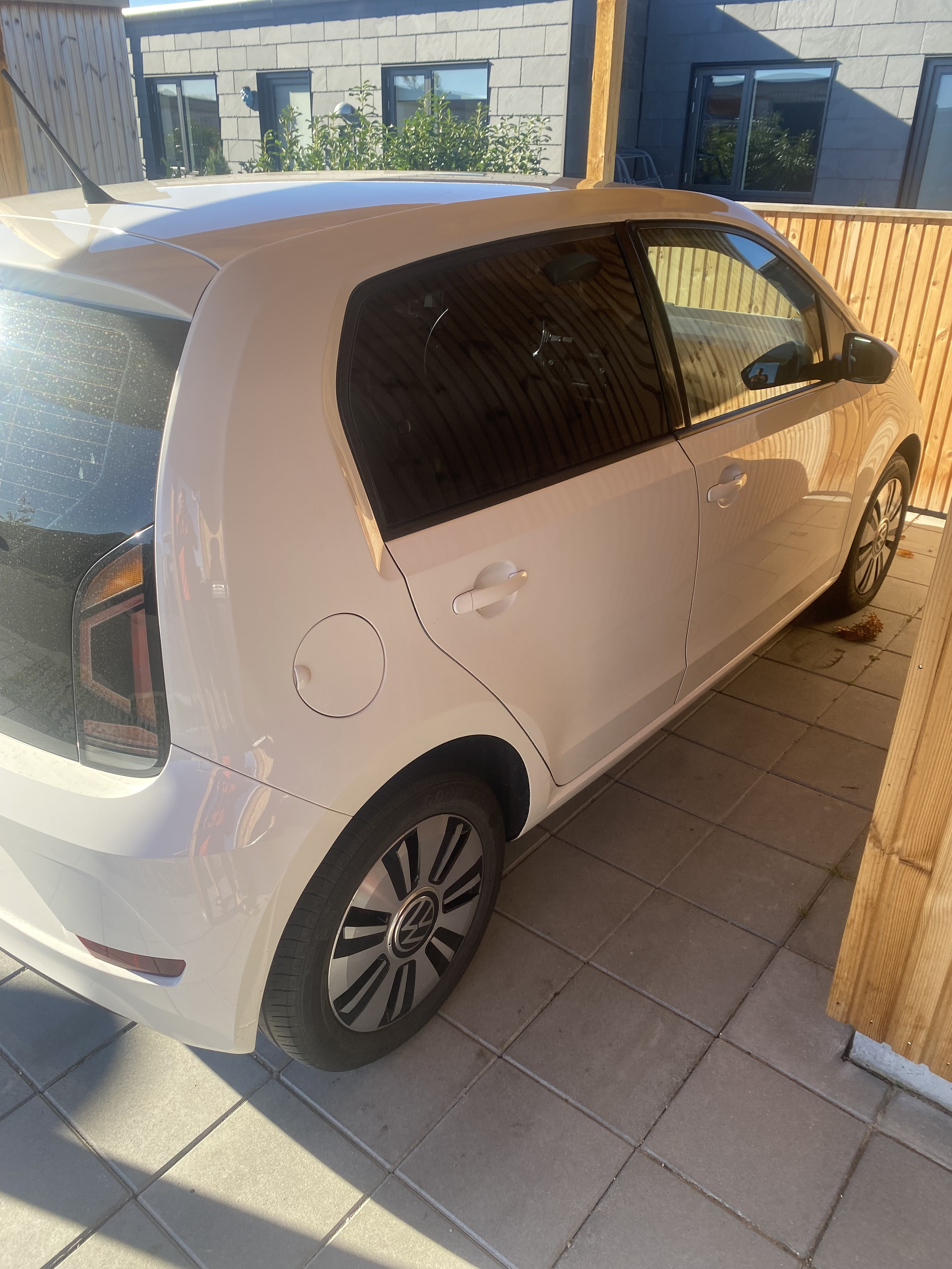 Hvid VW UP! fra 2018