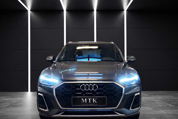 Grå Audi Q5 fra 2021