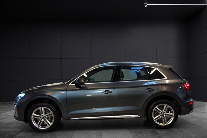 Grå Audi Q5 fra 2021