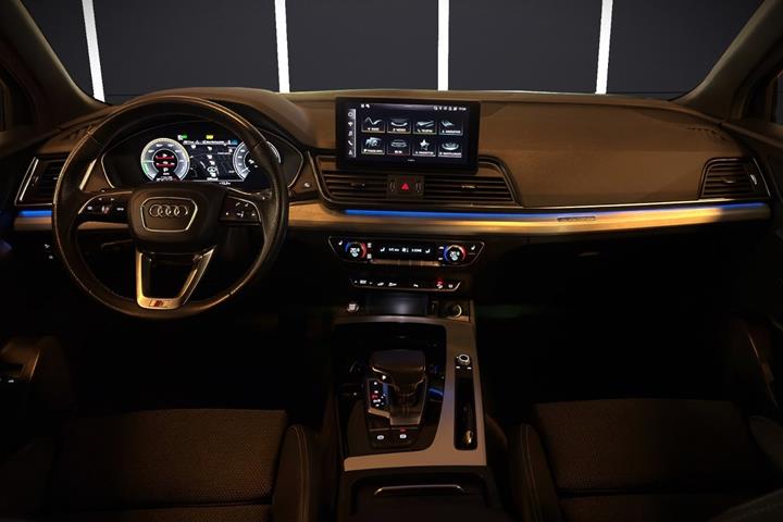 Grå Audi Q5 fra 2021