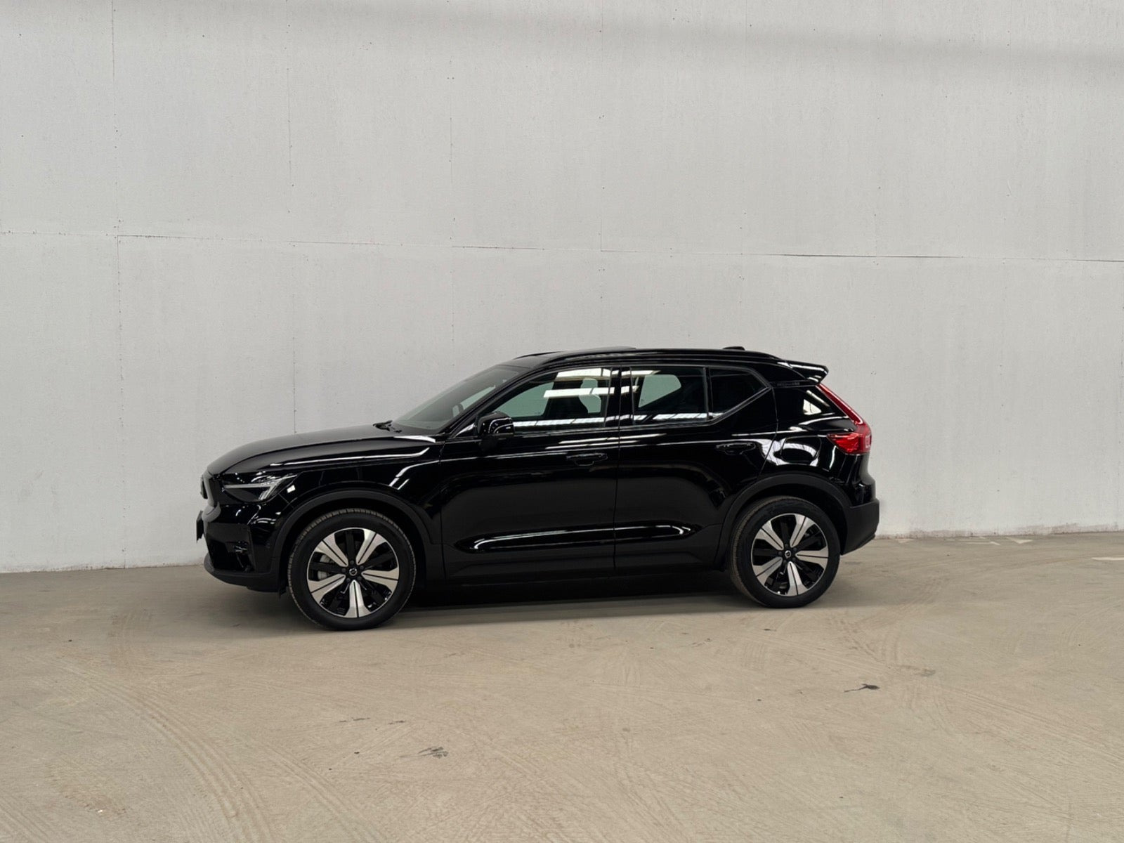 Sort Volvo XC40 fra 2023