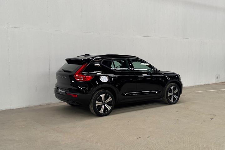 Sort Volvo XC40 fra 2023