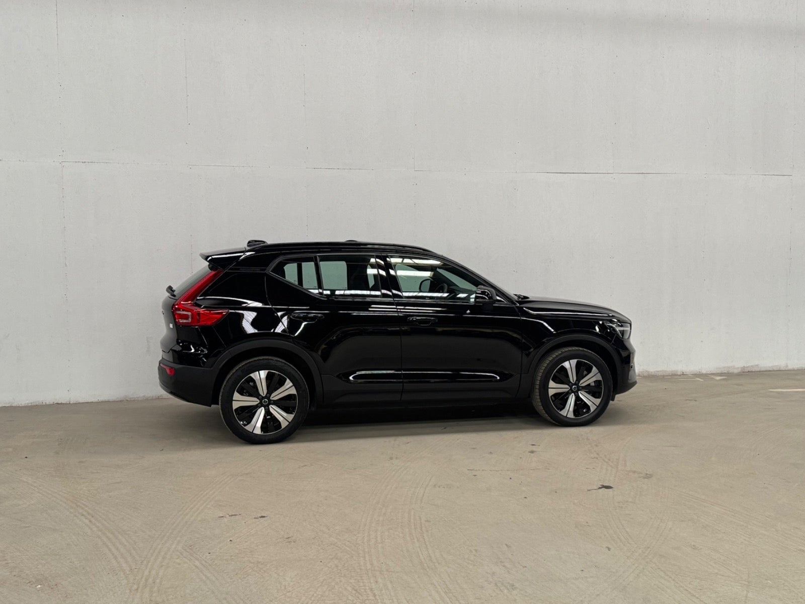 Sort Volvo XC40 fra 2023