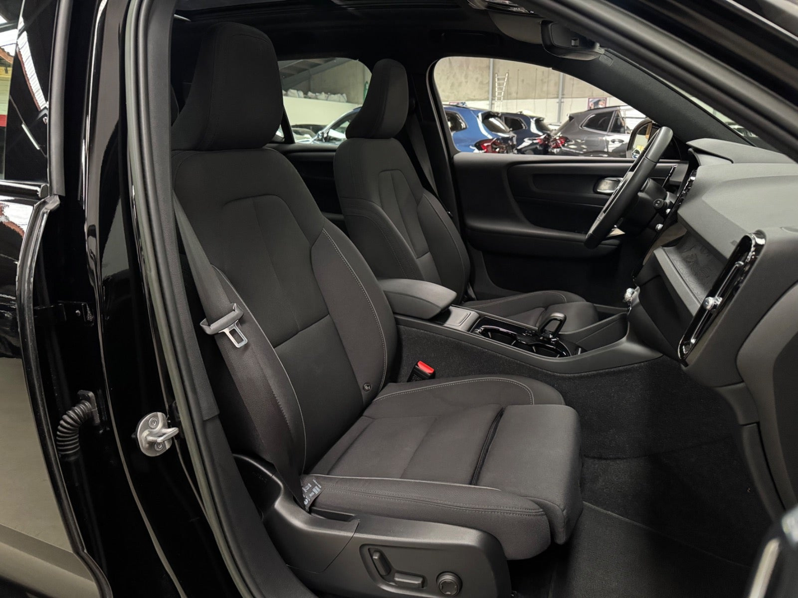 Sort Volvo XC40 fra 2023