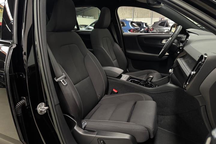 Sort Volvo XC40 fra 2023