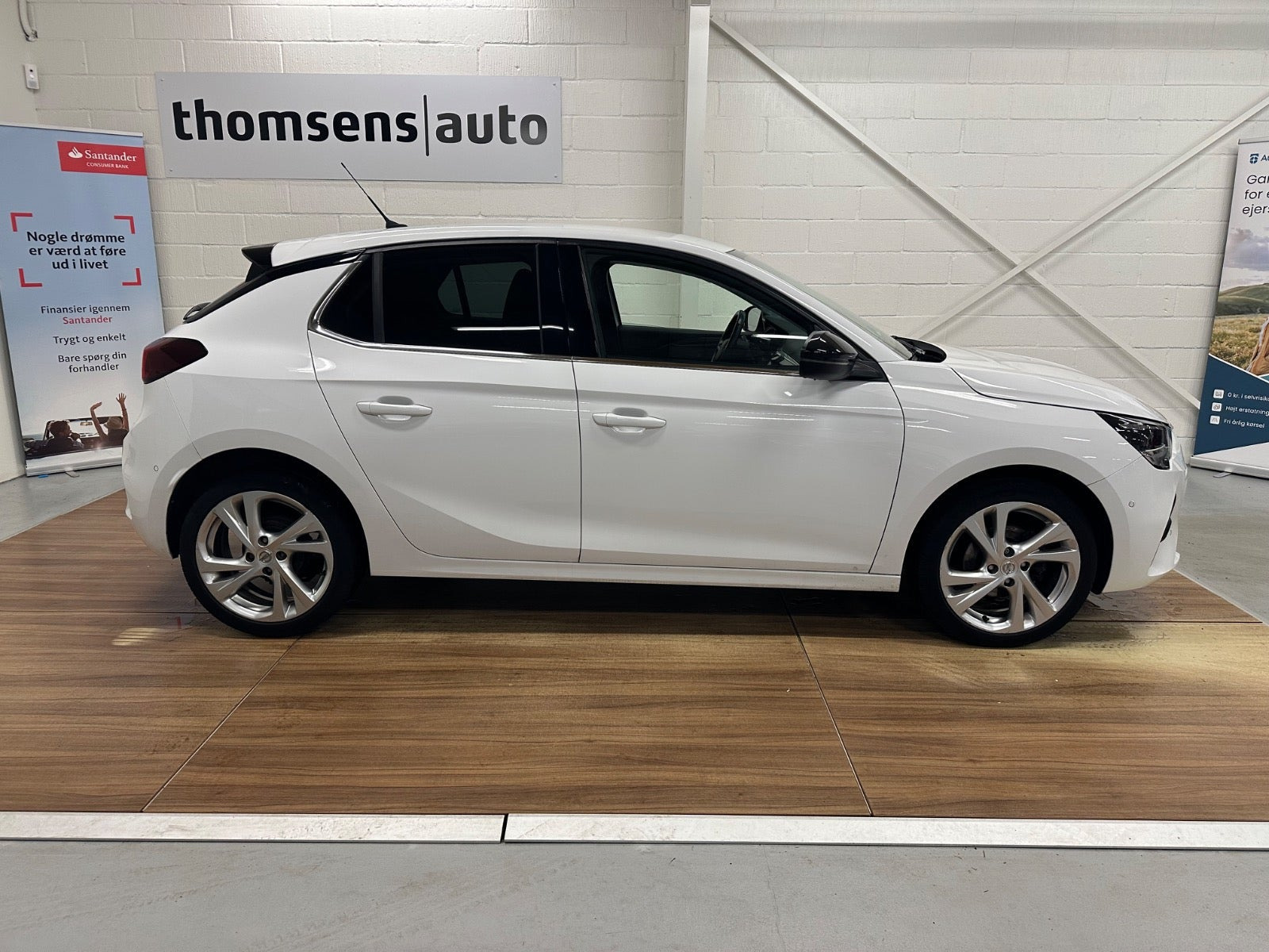 Hvid Opel Corsa fra 2020