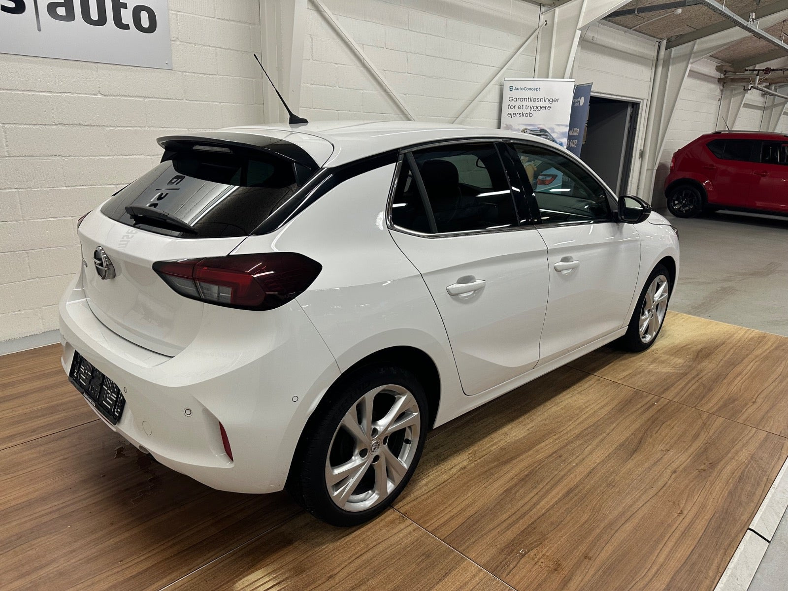Hvid Opel Corsa fra 2020