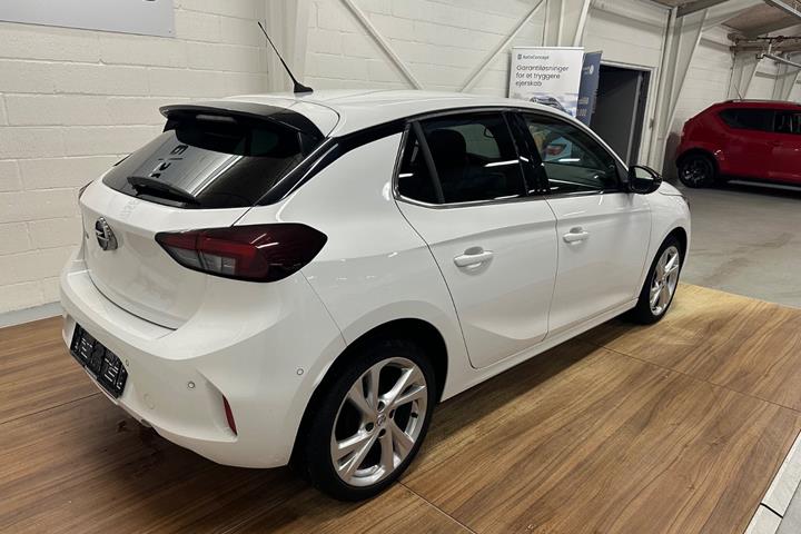 Hvid Opel Corsa fra 2020