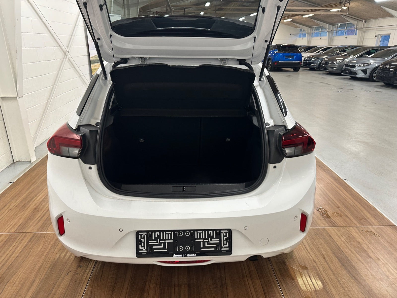 Hvid Opel Corsa fra 2020