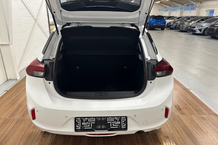 Hvid Opel Corsa fra 2020